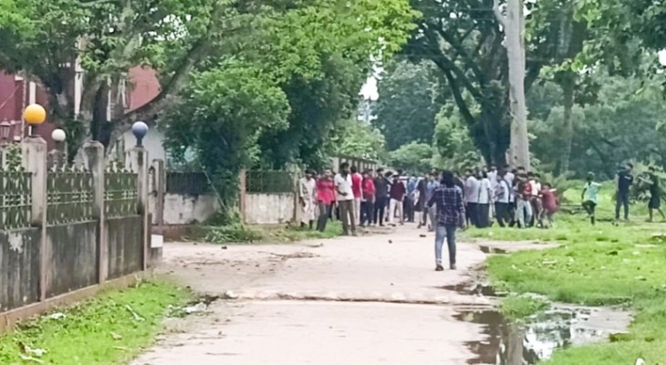 ছাত্রীকে কটূক্তির জেরে বাকৃবির দুই হল শিক্ষার্থীদের সংঘর্ষ : আহত ১৩